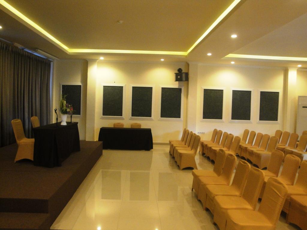 Ramayana Hotel Makassar Esterno foto