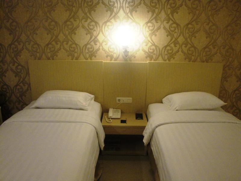 Ramayana Hotel Makassar Esterno foto